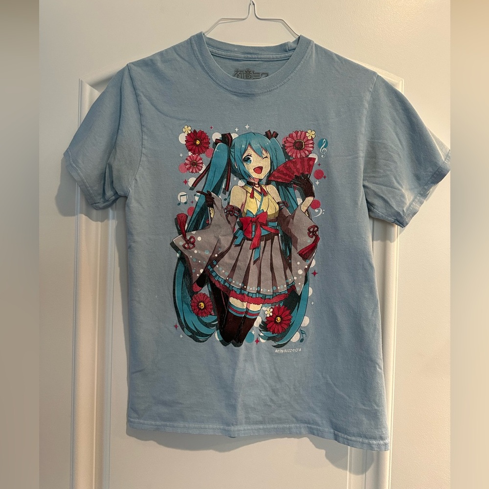 Hot Topic Hatsune Miku Blue Graphic T-Shirt small